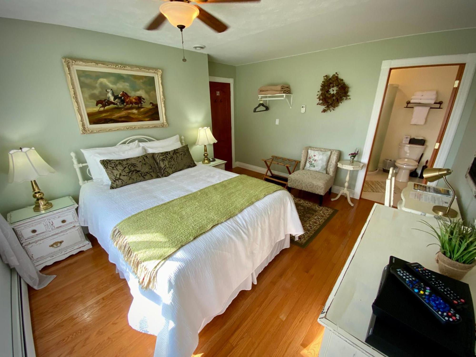 Twin Peaks Bed & Breakfast *