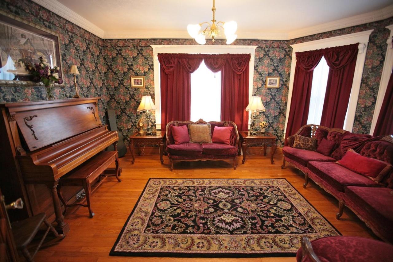 Twin Peaks Bed & Breakfast Mindemoya
